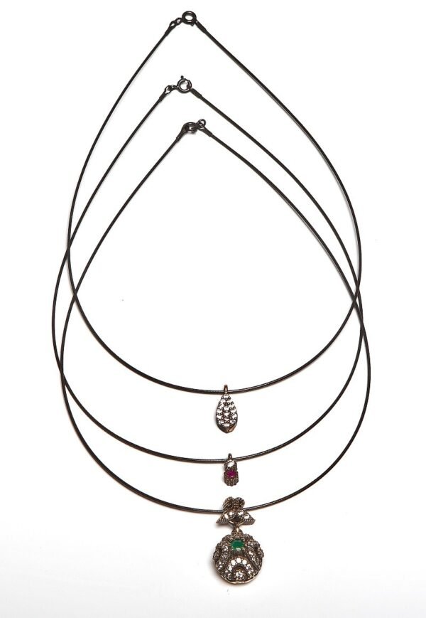 Colgante de plata y circonitas.